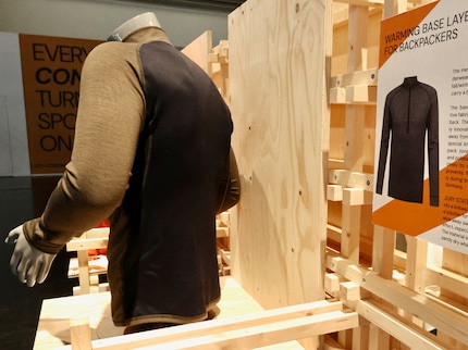 La giuria dell'ISPO ha lodato il fatto che la camicia impedisce alla schiena di raffreddarsi.