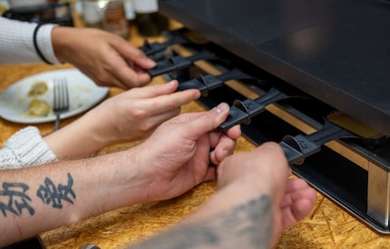 Es wird eng am Tisch.