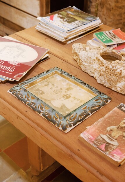 Ein Stillleben, das dazu einlädt, innezuhalten und die Details zu erkunden. Gesehen bei: Frailes Atelier