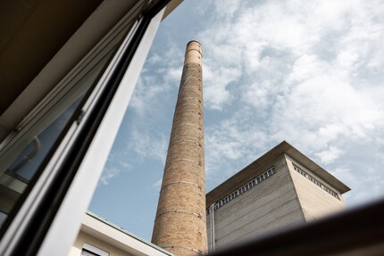 Der von weither sichtbare Brauerei-Schornstein.