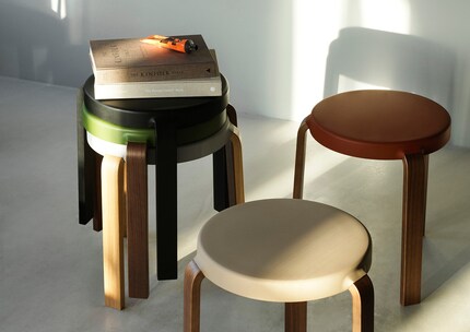 Allrounder-Möbelstück: Der Hocker «Tap» dient als zusätzlicher Sitzplatz, Beistelltisch oder einfach dazu, um die Füsse hochzulegen.