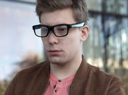 The Captify glasses display subtitles directly in the field of vision.