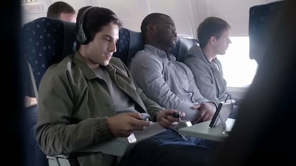 Playing a real 3D The Legend of Zelda on an aeroplane? Absolutely mind-blowing in 2017.