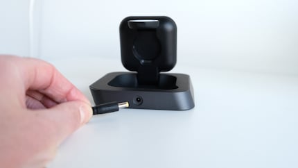 Niet USB-C, het oplaadstation van Zens is voorzien van een eigen stekker.