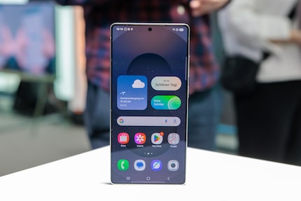 En réduisant les bordures, l'écran du Galaxy S25 Ultra est légèrement plus grand que celui de son prédécesseur, sans que le smartphone ne soit plus grand.
