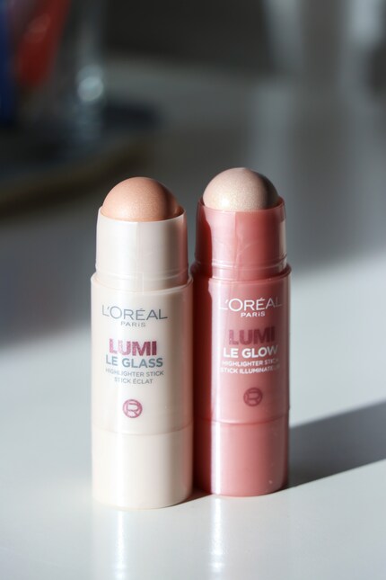 In terms of design, the highlighters look very similar.