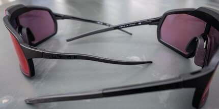 Ein kleines aber feines Detail: links die alte «Bot 2», rechts die Version mit den verstellbaren Bügeln.