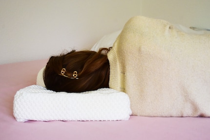 Meraviglioso! Così puoi dormire anche con i tappi per le orecchie, se non ti muovi troppo.