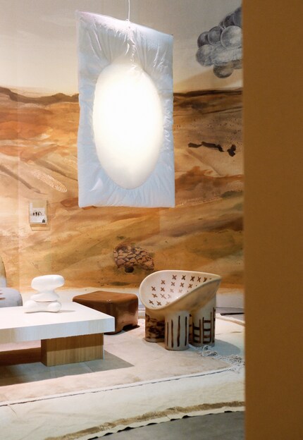 Der «Roly Poly Chair» wurde 2014 als Teil von Toogoods Assemblage 4 eingeführt. Seine glatte, abgerundete, voluminöse Form wurde von Mutterschaft inspiriert.