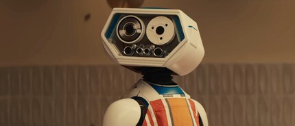 Auftritt: H.E.R.B.I.E., das steht für «Humanoider Experimenteller Roboter, B-Typ, Integrierte Elektronik». Er dient als Assistent und ist offenbar ein ziemlich passabler Koch im Baxter Building.