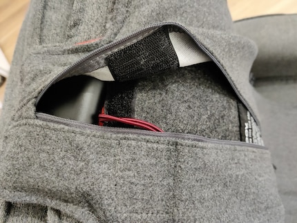 Sulla parte superiore in un ulteriore rigonfiamento e può essere raggiunta tramite una zip.