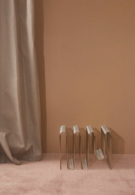 The curved shape not only looks great, but also ensures that magazines and other items are held securely.