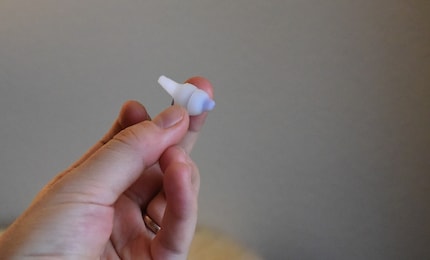 Die Lasche gibt an, welche Seite der SleepDeep hinten sein muss.