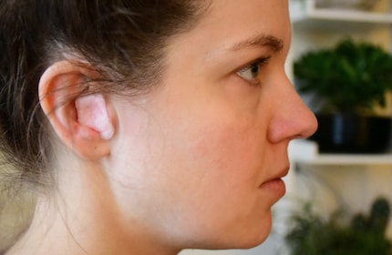 Die Ohrstöpsel füllen die ganze Ohrmuschel aus.