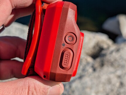 Mit zwei Knöpfen lässt sich die Storm 500-R gut bedienen.