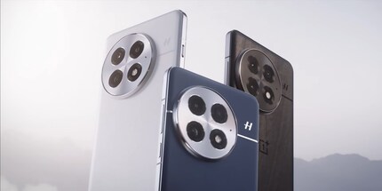 De OnePlus 13 is ondanks zijn enorme batterij nog steeds relatief slank.