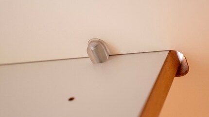 In 5-centimetre increments, it goes up to 113 centimetres panel height.