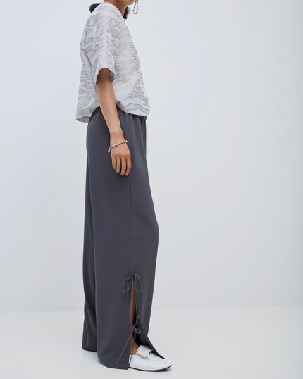 The bows on the leg are a nice detail.