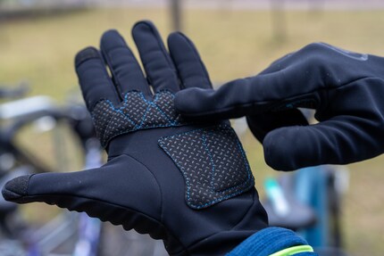 Gute Innenhandpolster mit blauem Faden – mir gefällt es gut.