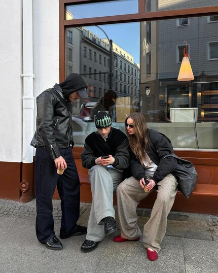 Statement beanie as an eye-catcher.