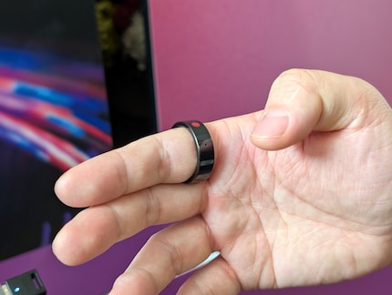 Clicking on the red dot with my thumb is like a mouse click.