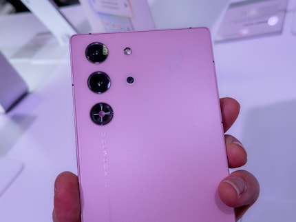 ZTE calls the new edition in shimmering pink Mora Pink.