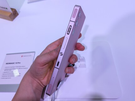 Shoulder buttons, power button and air cooling can be found on the right-hand side.