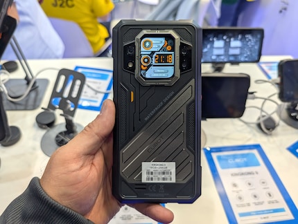 Another display on the back, but this time much smaller.