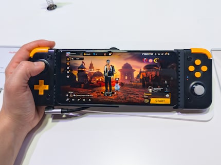 Nubia Neo 3 and 3 GT can also be clamped into a gamepad.