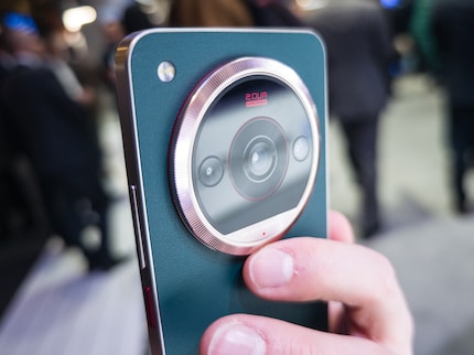 The lens ring of the Focus 2 Ultra can be rotated as a manual zoom.