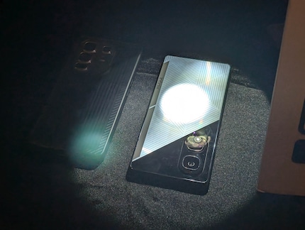 Allo stand Infinix, la torcia deve sostituire il sole.