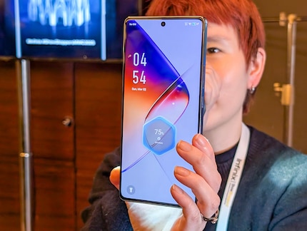 Di tanto in tanto, lo smartphone indicava che era in carica.