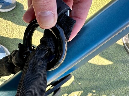 La gaine textile et le caoutchouc autour de l’anneau empêchent les éclats sur la peinture.