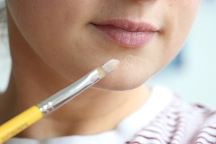 ... e lasciare asciugare il correttore senza sfumarlo.