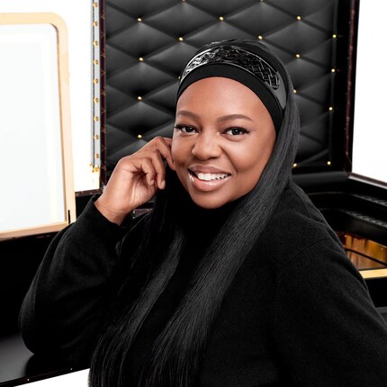 The British make-up artist Patricia Ann McGrath takes over the creative direction.