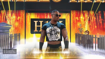 Carmelo Hayes a vraiment fière allure à l'entrée.