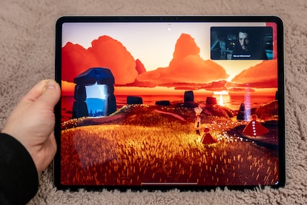 Einfach, weil ich es kann: gleichzeitig zocken und einen Film laufen lassen.