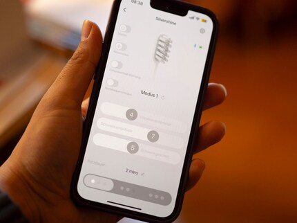 Vibration intensity, swivel amplitude and swivel speed can be customised in the Laifen app.