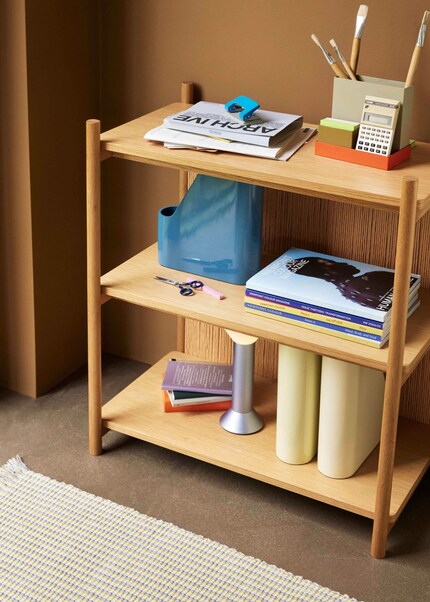 Le bleu apporte calme et structure à votre espace de travail.