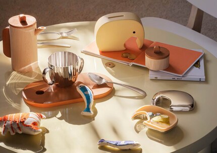 Rompre avec la monotonie du bureau : le jaune donne une touche vivante et met en valeur votre espace de travail avec style.