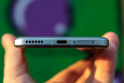Le Honor Magic7 Pro se charge plus rapidement que son prédécesseur via USB-C.