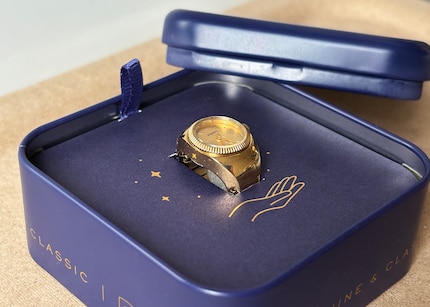 Come si presenta l'orologio ad anello.