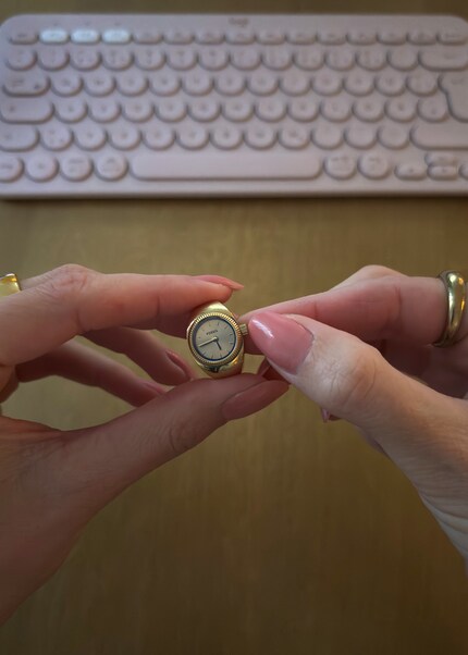 Mit langen Nägeln ist das Stellen eine Challenge.