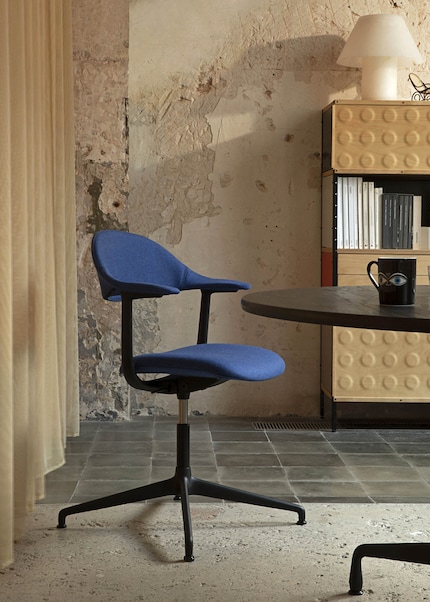 En plus de son look chic, la chaise de bureau de Ronan Bouroullec est dotée d’une assise flexible.