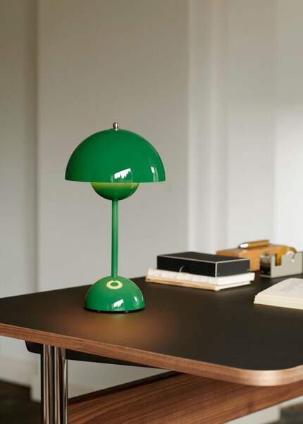 La lampe Flowerpot de Verner Panton incarne parfaitement le style Memphis.