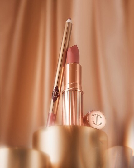 Of course, the lipstick also comes with a lip liner of the same name.