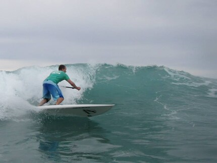 Il CEO di Indiana Maurus è molto attivo in acqua e sulle onde.