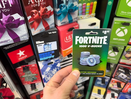 Vous pouvez acheter de la monnaie en jeu avec de l’argent réel. Dans le jeu même ou prépayé.