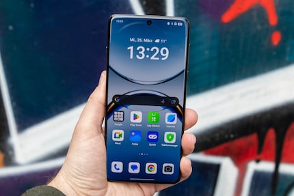 L'écran du Find X8 Pro a des bords arrondis.