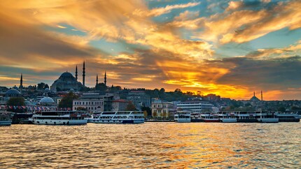 Proxima Centauri si troverebbe a Istanbul, a 2443 chilometri di distanza dal modellino del nostro sole Lego.